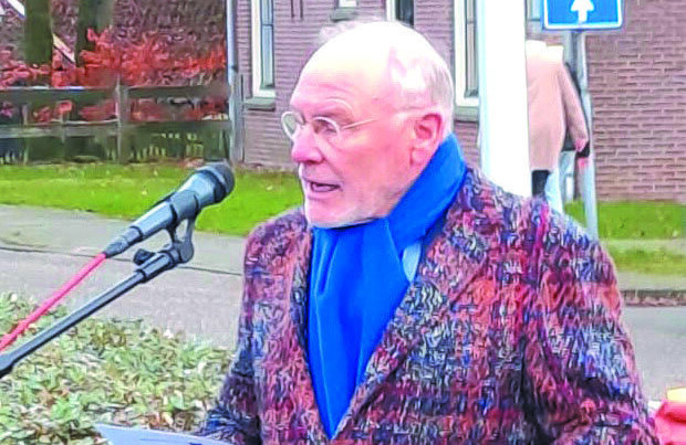 foto henny bij stadsgedicht klein rechtsboven.jpg