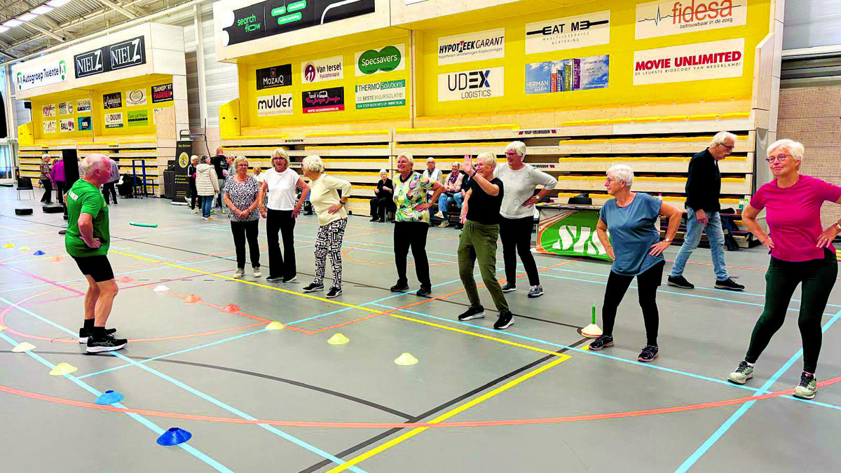 Veel belangstelling voor de oefeningen van de SISUleden.jpg