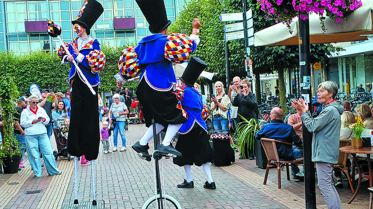 Het straatbeeld werd bepaald door mooie en bijzondere acts
