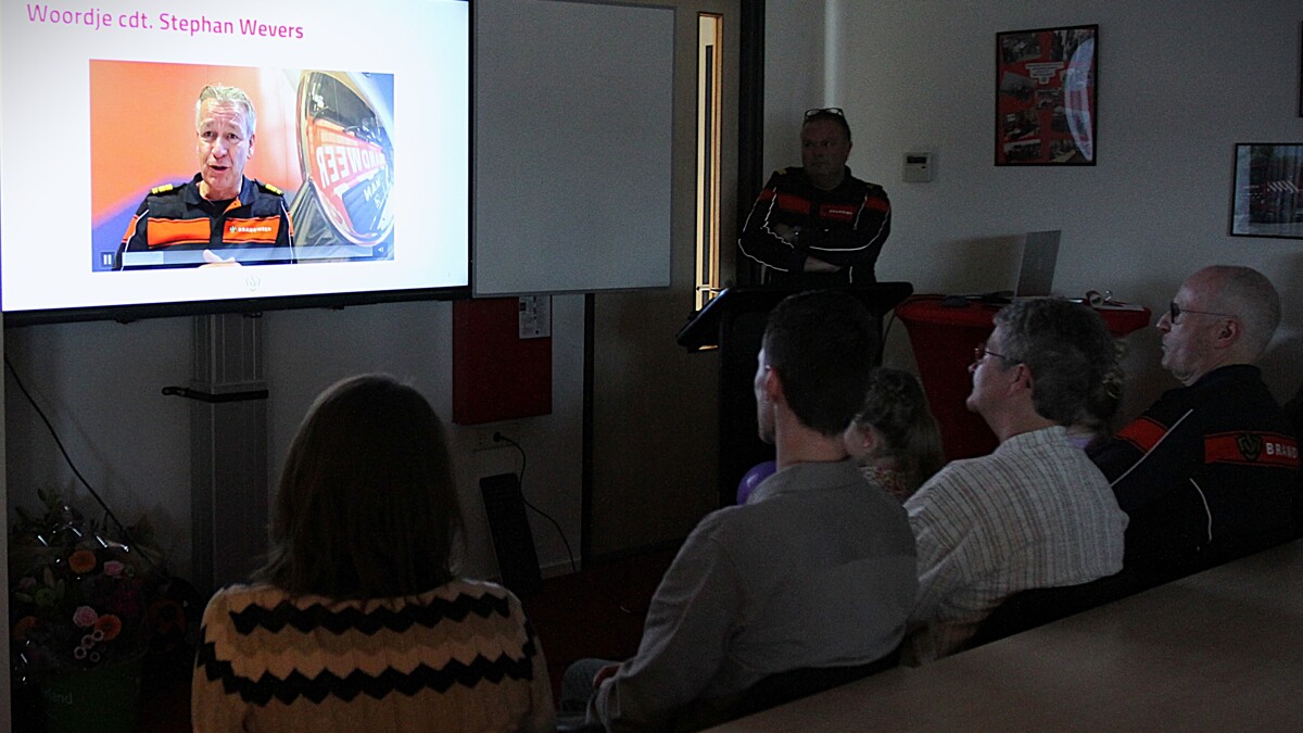 Henry Eppink 45 jaar brandweer foto Clemens Brughuis (2).JPG