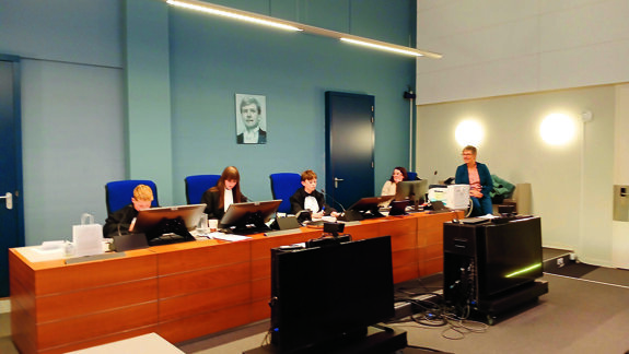 Kinderen spelen mee in een rechtzaak, hier als advocaat.jpg