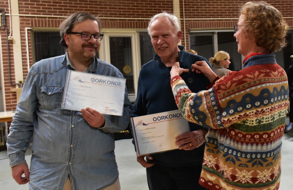 Padddy Hovestad en Wietze Pijlman werden eervol onderscheiden.JPG