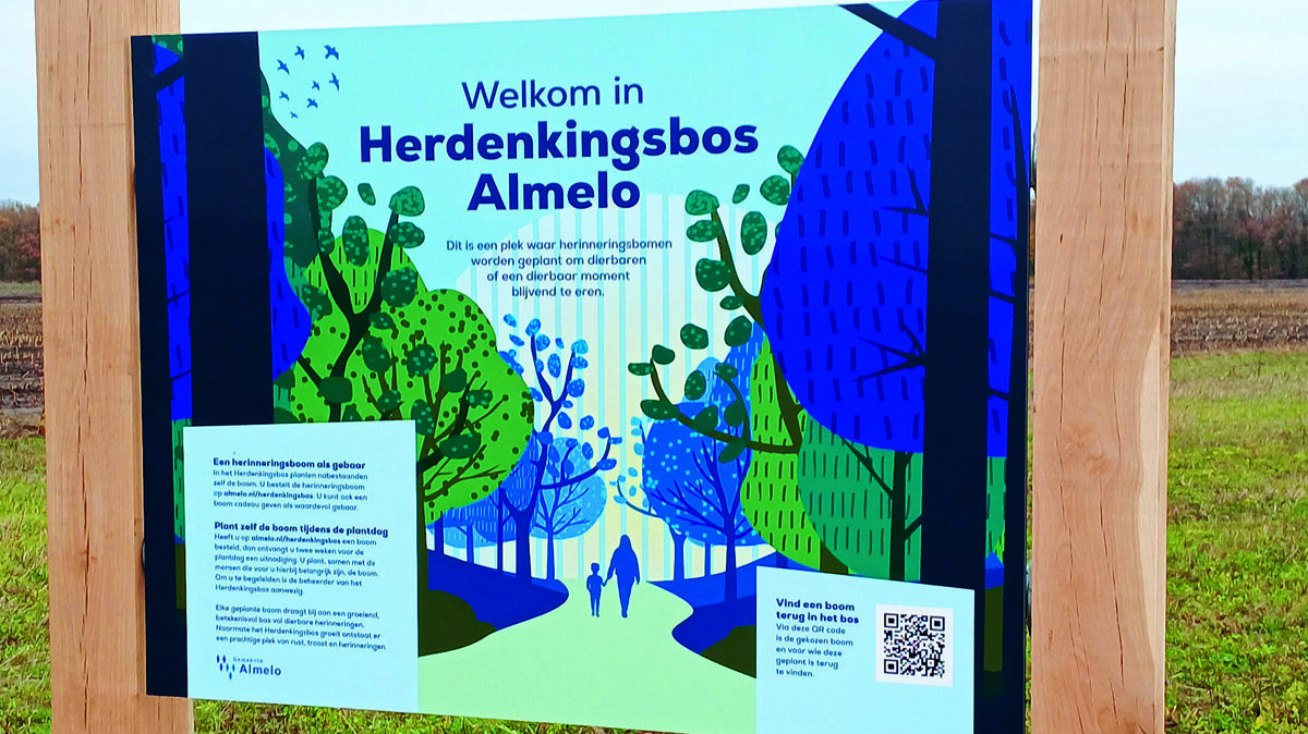 Het bord bij het Herdenkingsbos.jpg