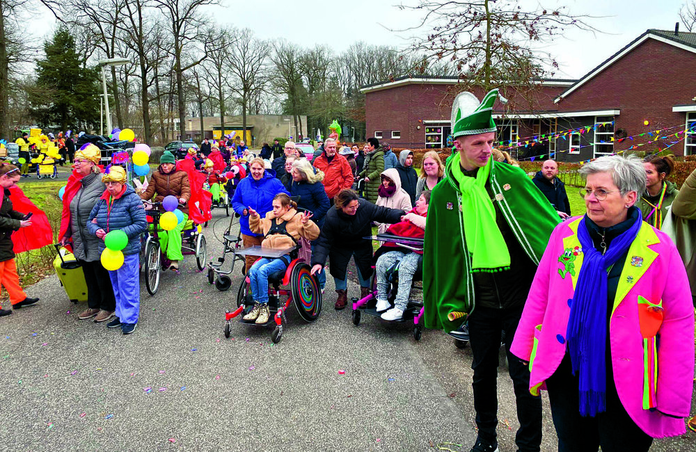 Foto 2 optocht Losserhof.jpg