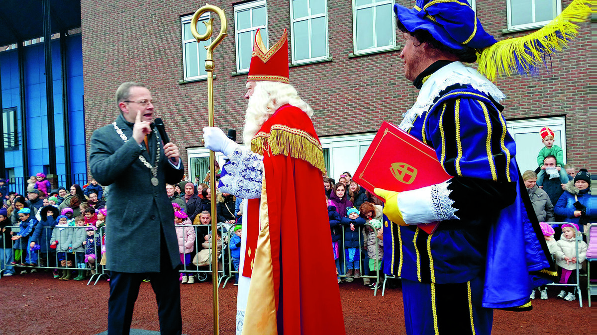 De burgemeester bij de Sint.jpg