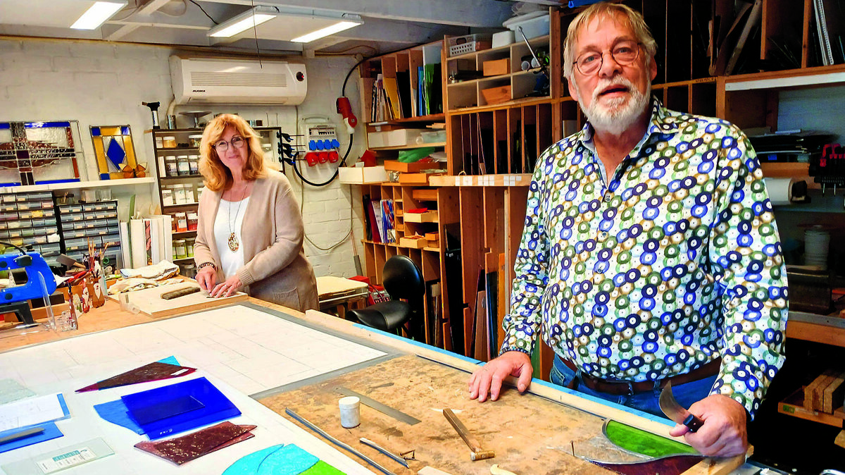 Gonda en Gerrit Welling met hun unieke glaskunst.jpg