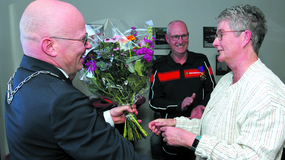 Henry Eppink 45 jaar brandweer foto Clemens Brughuis (4).JPG