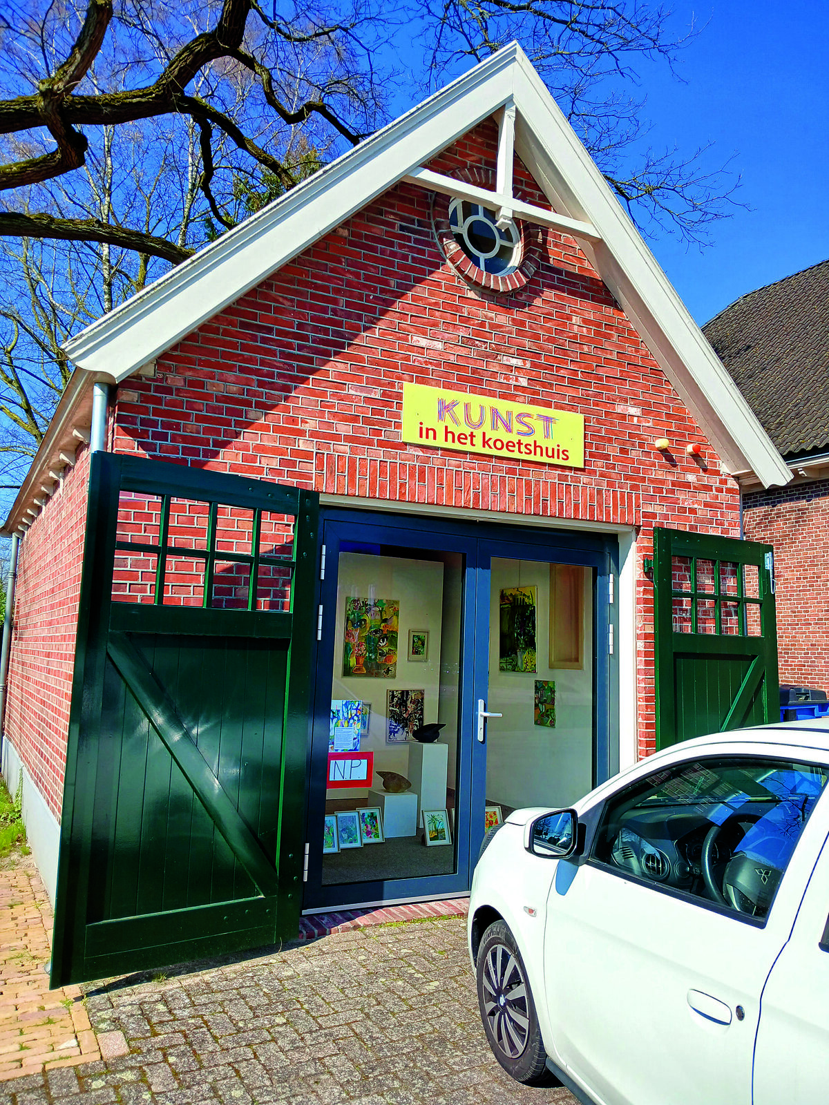 Kunst van Carla Vons in het koetshuis.jpg