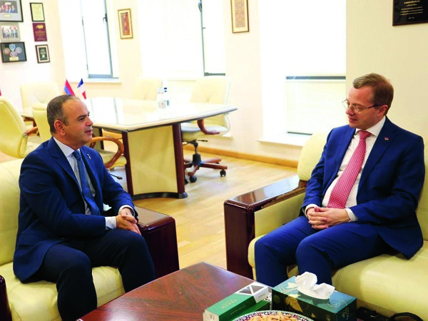 bezoek Armenie - high commissioner diaspora.JPG