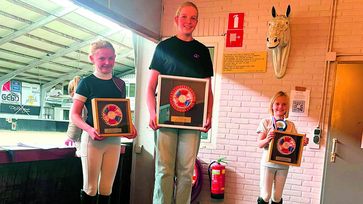 springen pony’s met Tess Groener op 1, Fleur Koop op 2 en Linou Scholten op 3 