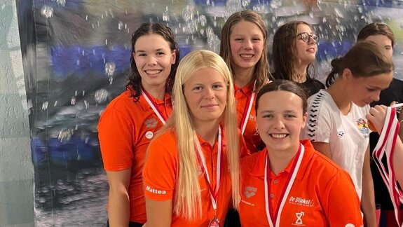 Remscheid 2025 estafette 4x50 vrij dames 2e.jpg