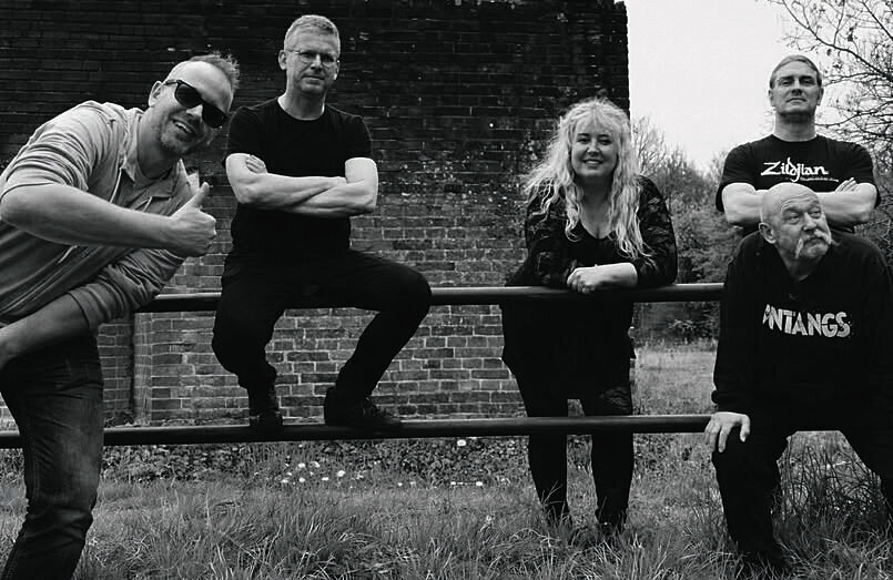 The Sec met nwe gitarist.jpg