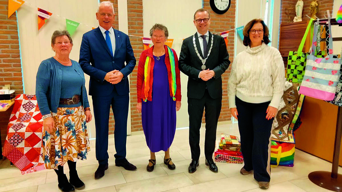 burgemeester en wethouder op bezoek in 't Saam.jpg