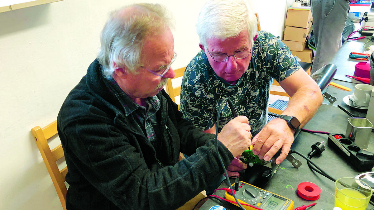 FOTO Diverse reparaties in het Noaberhoes.jpg