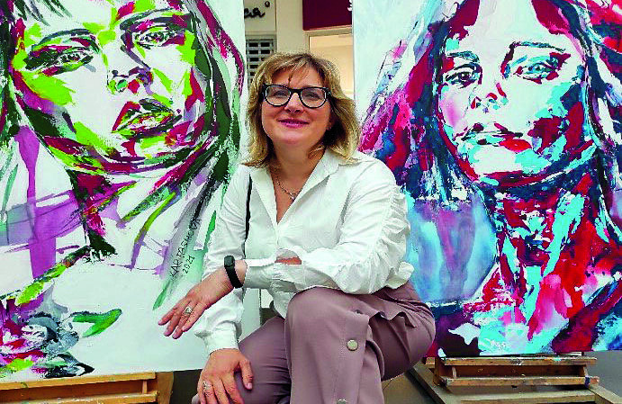 Viktoriia met werk.jpg