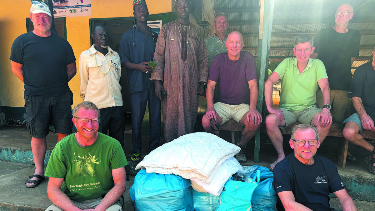 Gambia  Overdracht spullen ziekenhuis .jpeg