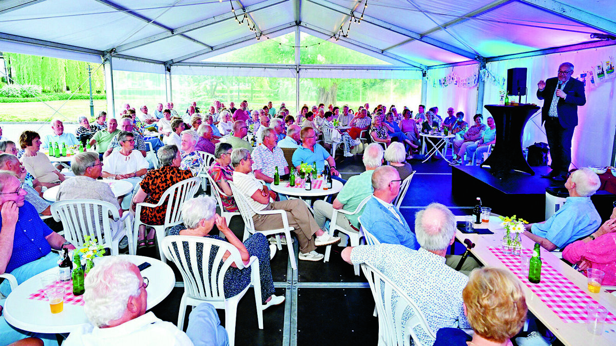 21  vrijwilligersfeest volle tent KL