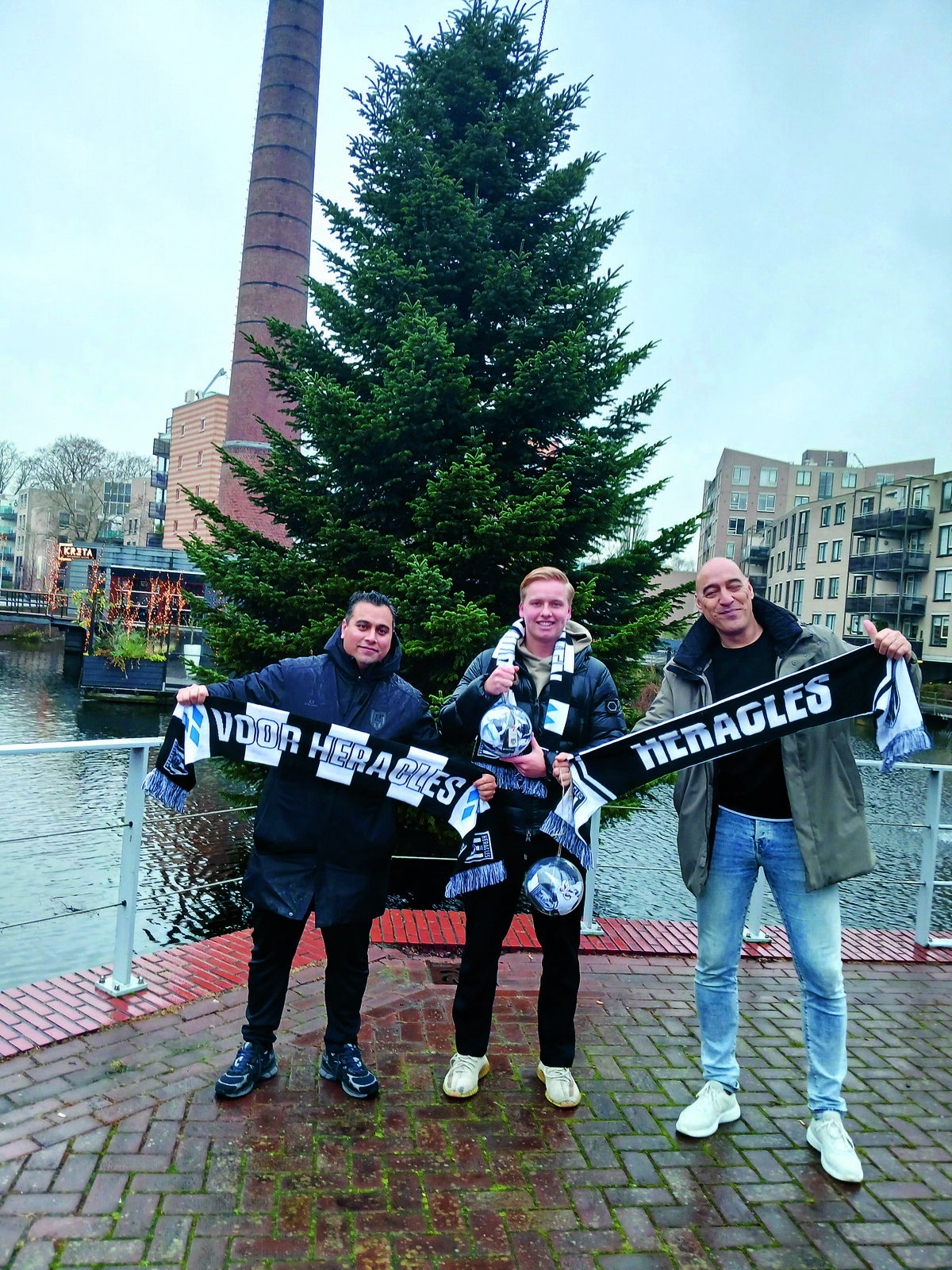 Heraclieden met de de clubversierselen voor de boom.jpg