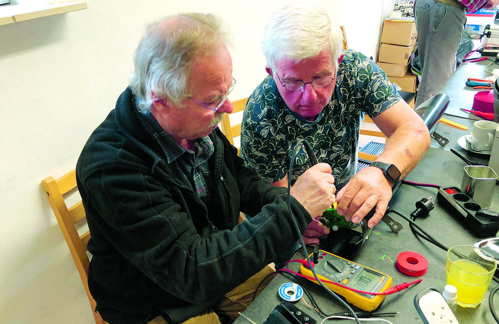 FOTO Diverse reparaties in het Noaberhoes.jpg