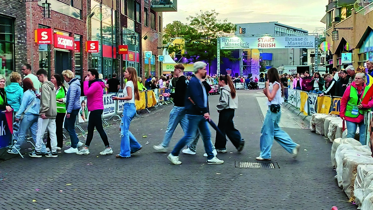 tussendoor kon er overgestoken worden