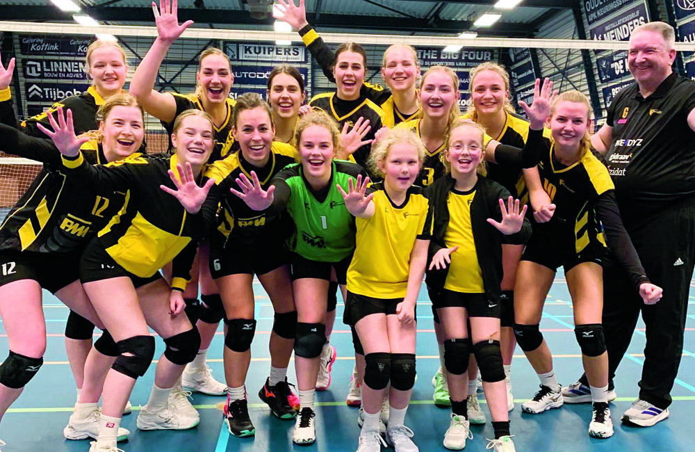 Foto na overwinning op koploper VC Sneek.jpg