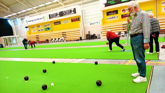 Er wordt op meerdere banen gespeeld.jpg