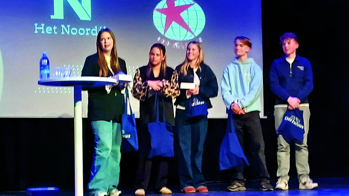 Winnares Milou samen met met de 4 andere finalisten.jpg