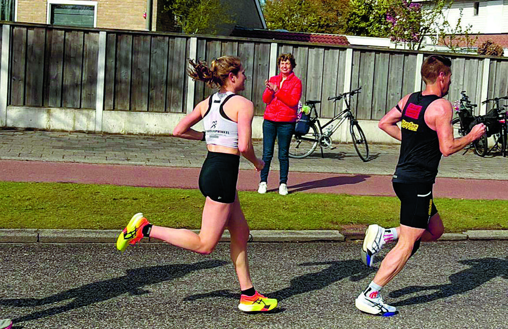 Marije onderweg van haar marathon.jpg