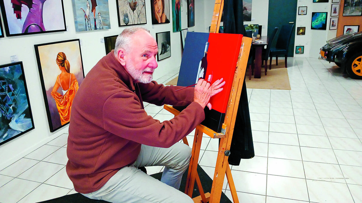 Karst Kroeskamp in zijn atelier in de Grotestraat zuid.jpg