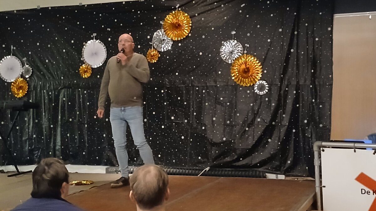 Jos Falkman zong een lied van Rob de Nijs