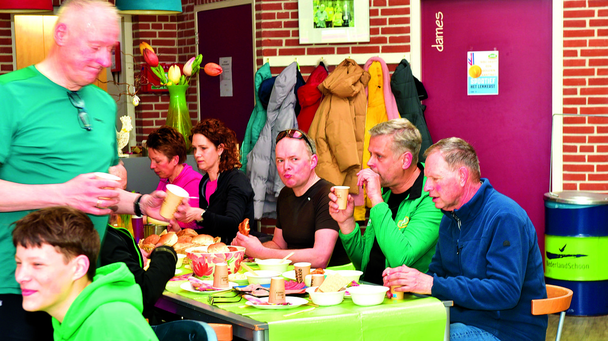 lekker  samen aan het ontbijt..JPG