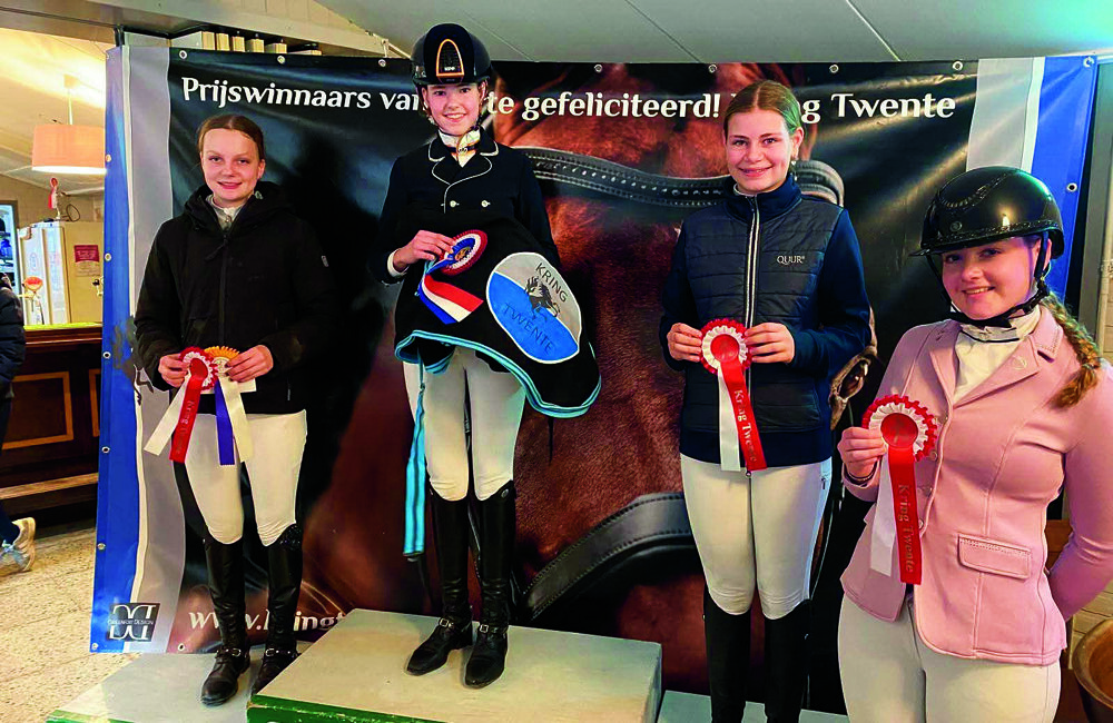pony’s klasse D-E L1 1 Floor Luttikhuis, 2 Melle Johannink, 3 Alina Lansink en 4 Merel Heinink.jpg