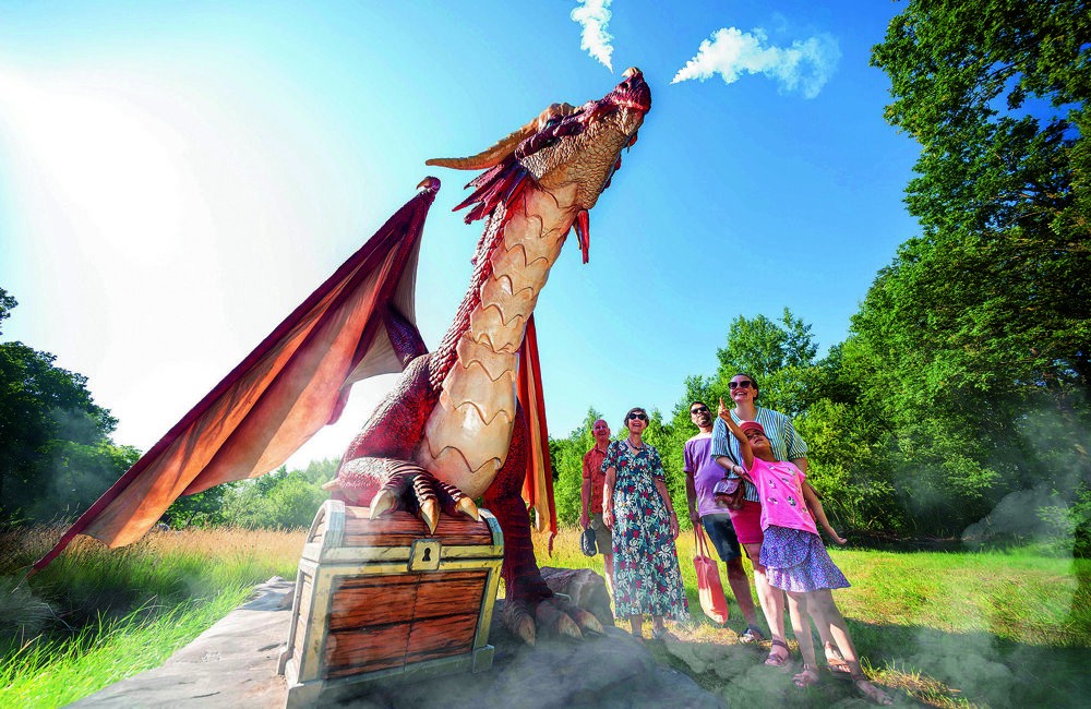 Fabelwezens Natura Docet - familie bij draak (1)