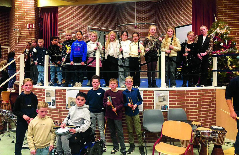 Muzikanten van de baisschool de Mare lieten vol trots hun kunnen horen..jpeg